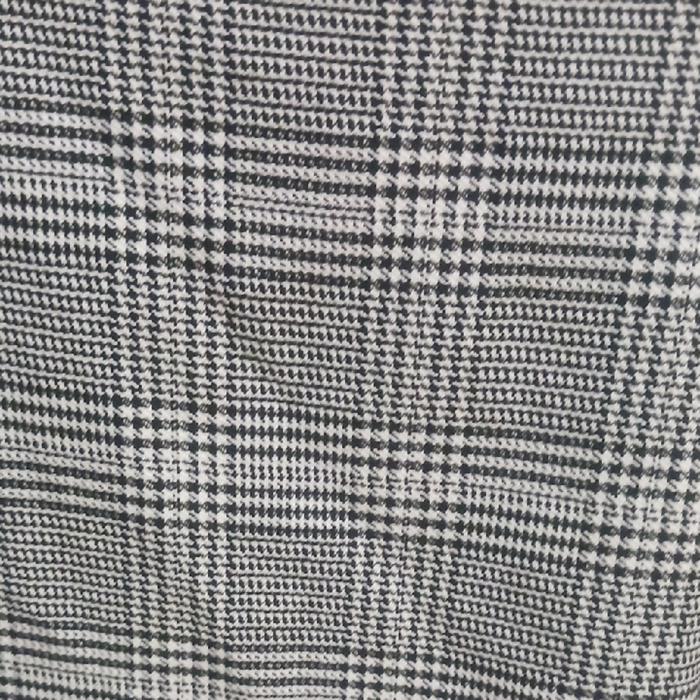 Elegant Women's Gray Plaid Cropped Pants NWT - Picture 4 of 8